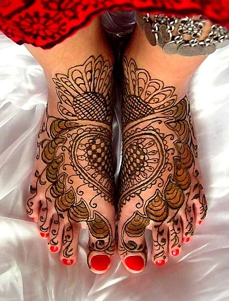 индийская хна на ноге