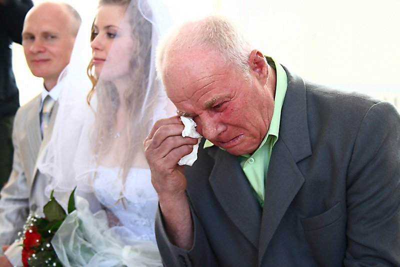 Молодая невеста уже не рада что вышла замуж за старика