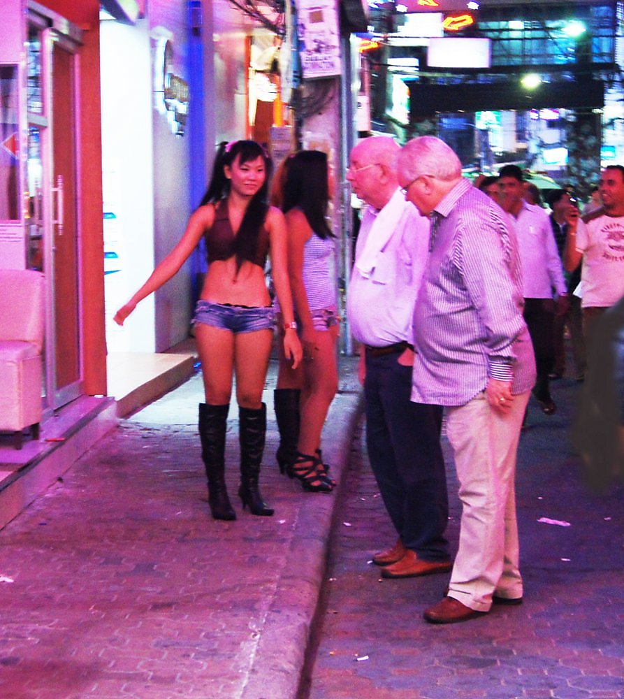 Лизать Тайской Проститутке