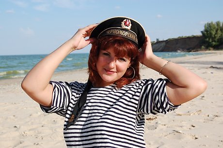 Интим на пляже в исполнении молодой морячки