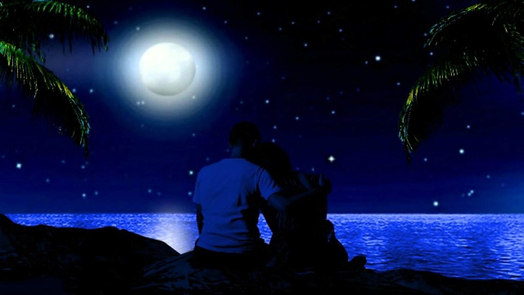 Красивый ночной секс молодой парочки под звездами на фоне неба