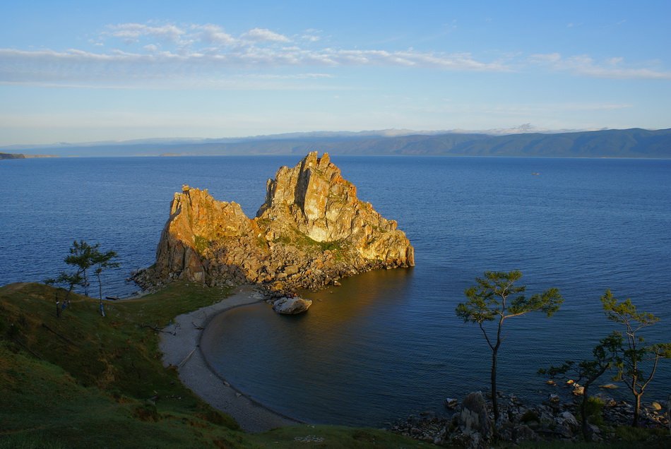 Скала Шаманка и Сарайский пляж