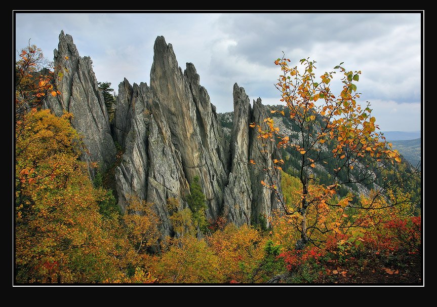 Легендарная осень. Осень скала Урал. Мартовский лес. Мартовский лес фото.