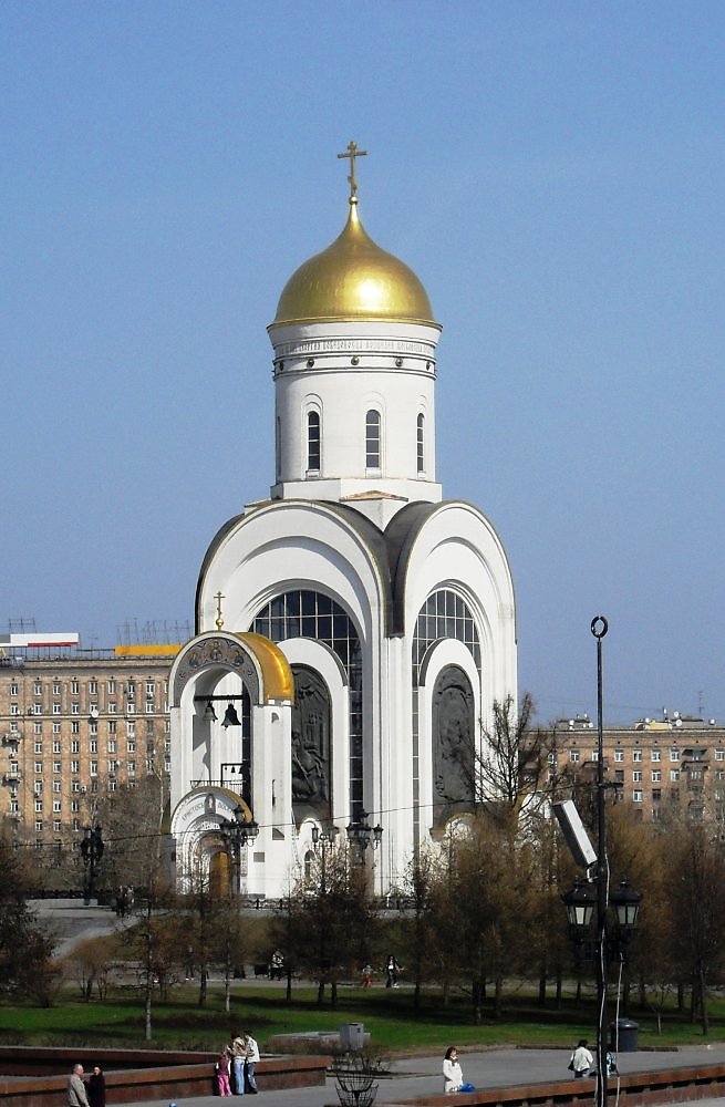 Церкви стоят. Храм Георгия Победоносца парк Победы. Поклонная гора Церковь Георгия Победоносца. Храм на Поклонной горе в Москве. Храм Георгия Победоносца в Москве.