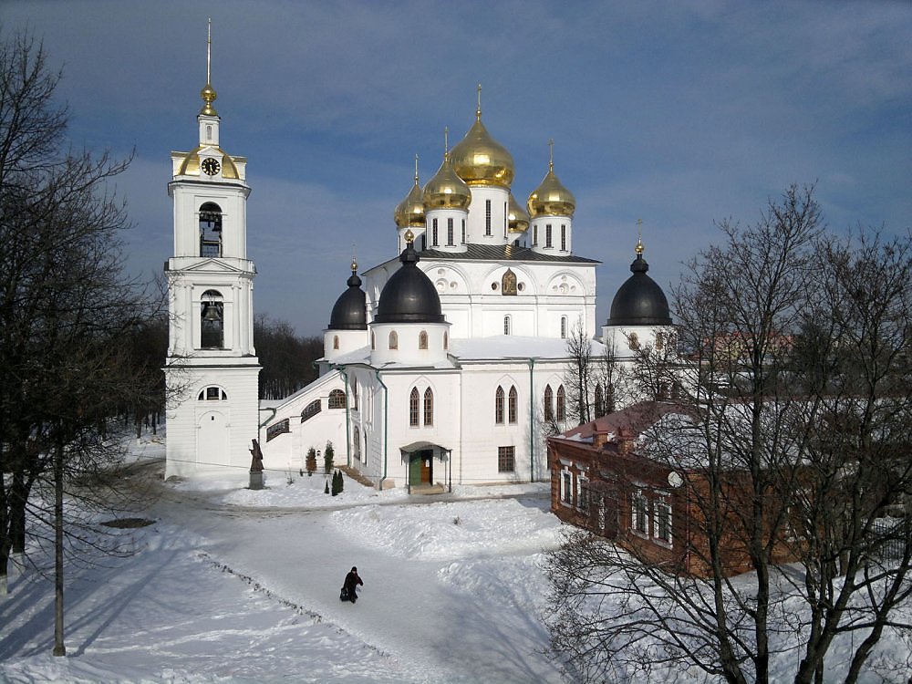 Дмитров завтра. Успенский собор Дмитров зимой. Дмитров Кремль зимой. Успенского собор Дмитров зима. Дмитровский Кремль зимой.