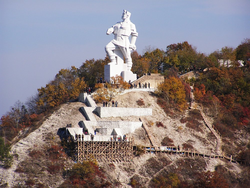 Памятник артему святогорск фото