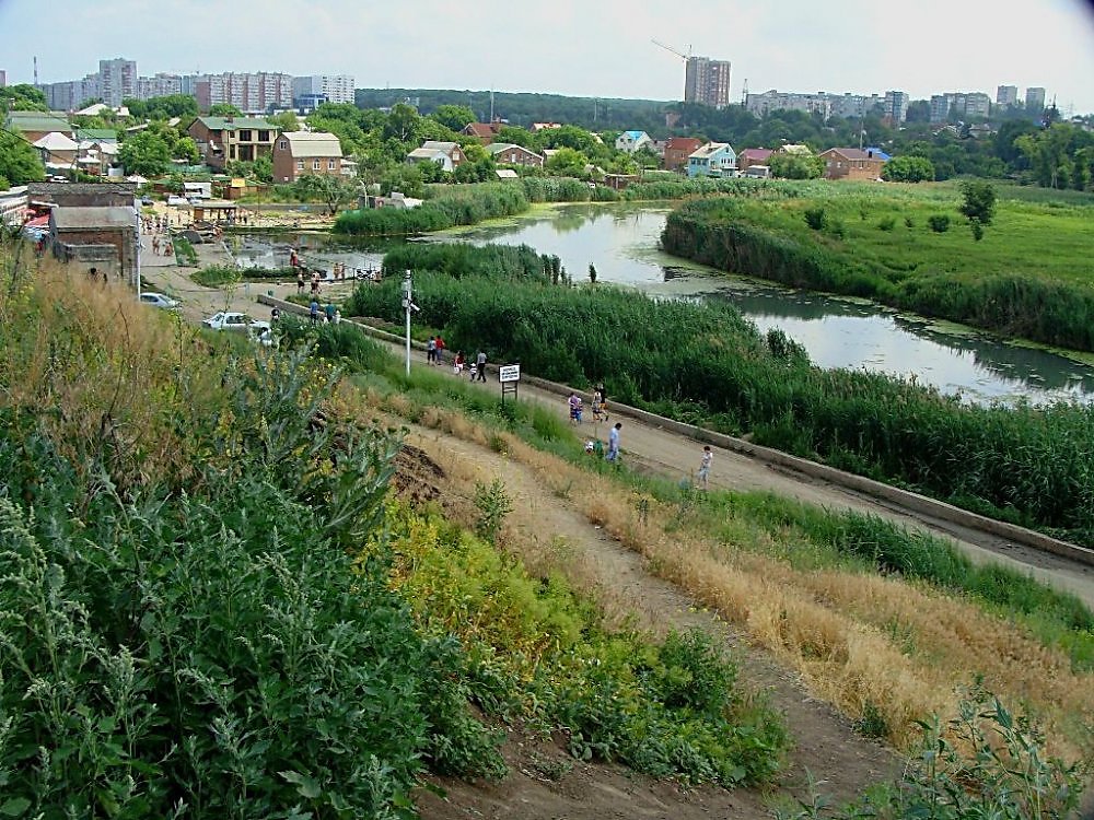 Река Темерник в Ростове на Дону. Церковь Сурб-хач в Ростове-на-Дону. Пейзажи реки Темерник. Темерник поле Квадро.