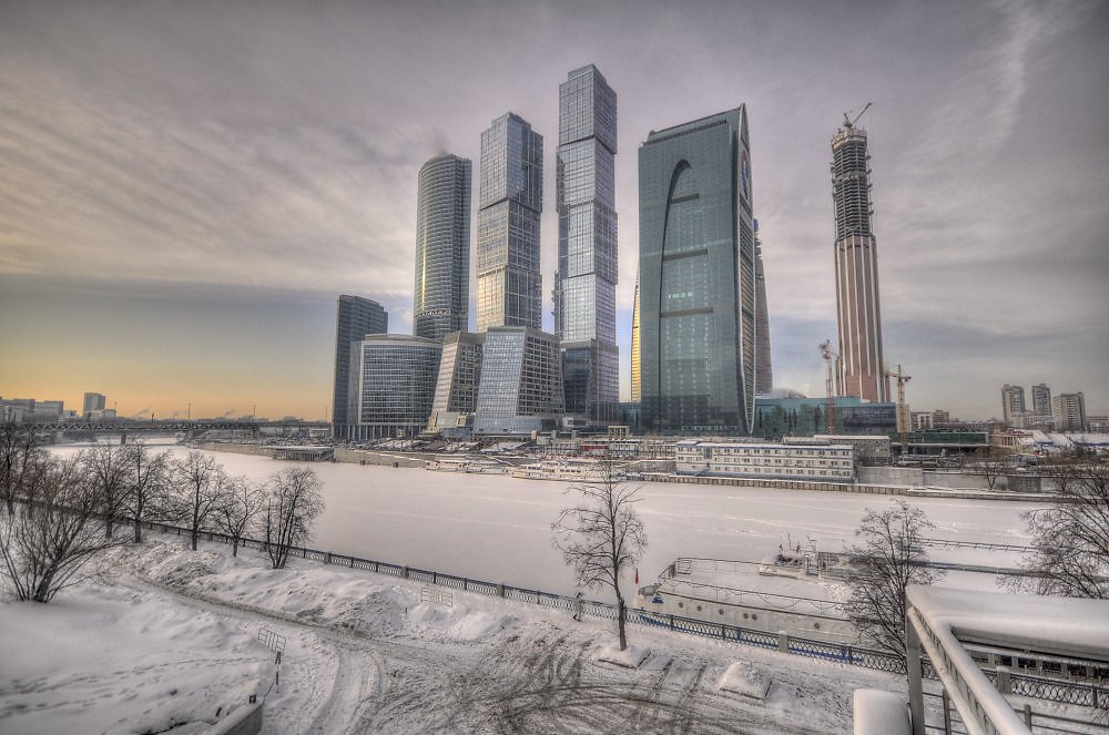 Сити декабрь. Зимняя Москва Сити. Москоу Сити зима. Москоу Сити зимой. Заснеженная Москва Сити.