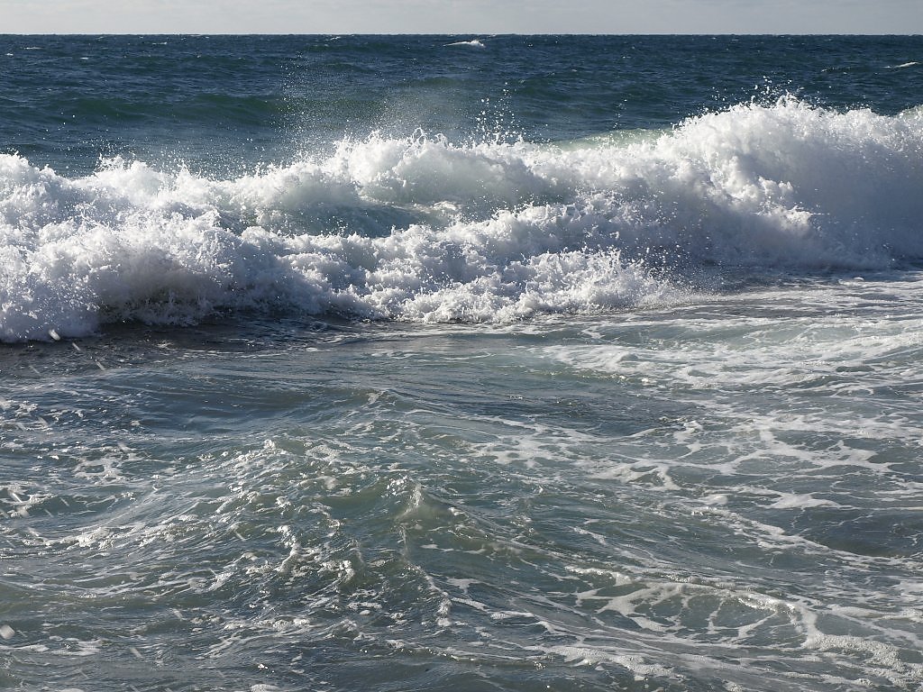 Живое фото. Ситжес волны морской Прибой. Морской Прибой гиф. Живая волна. Гифки море Прибой.