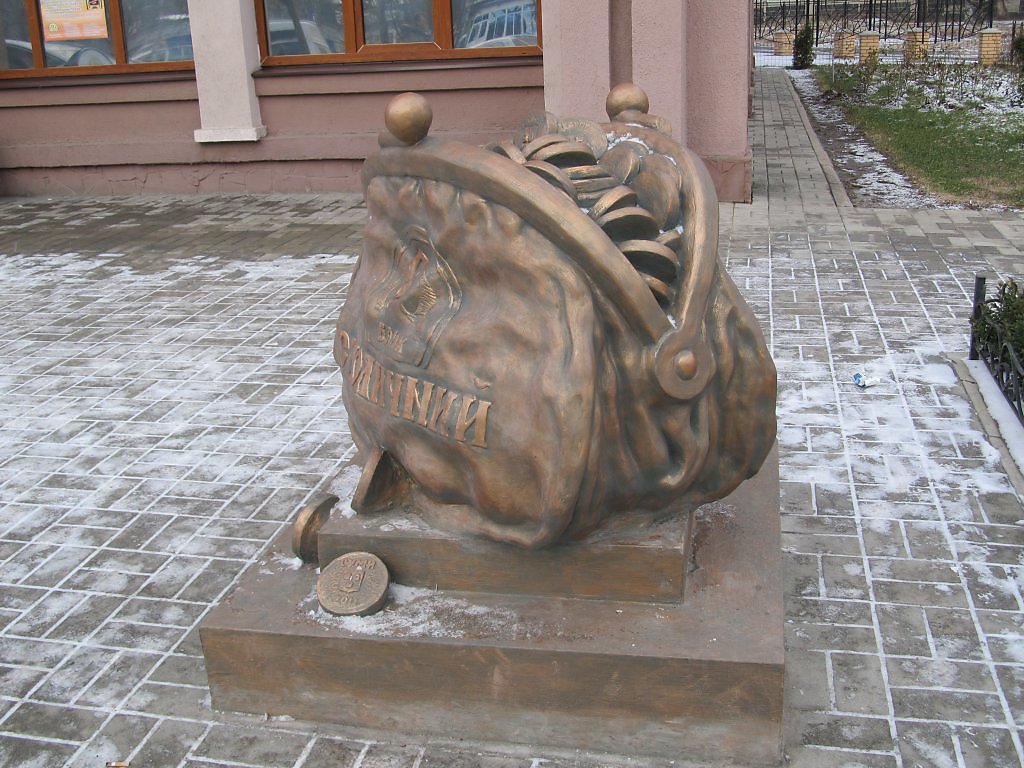 Памятник кошелек в краснодаре