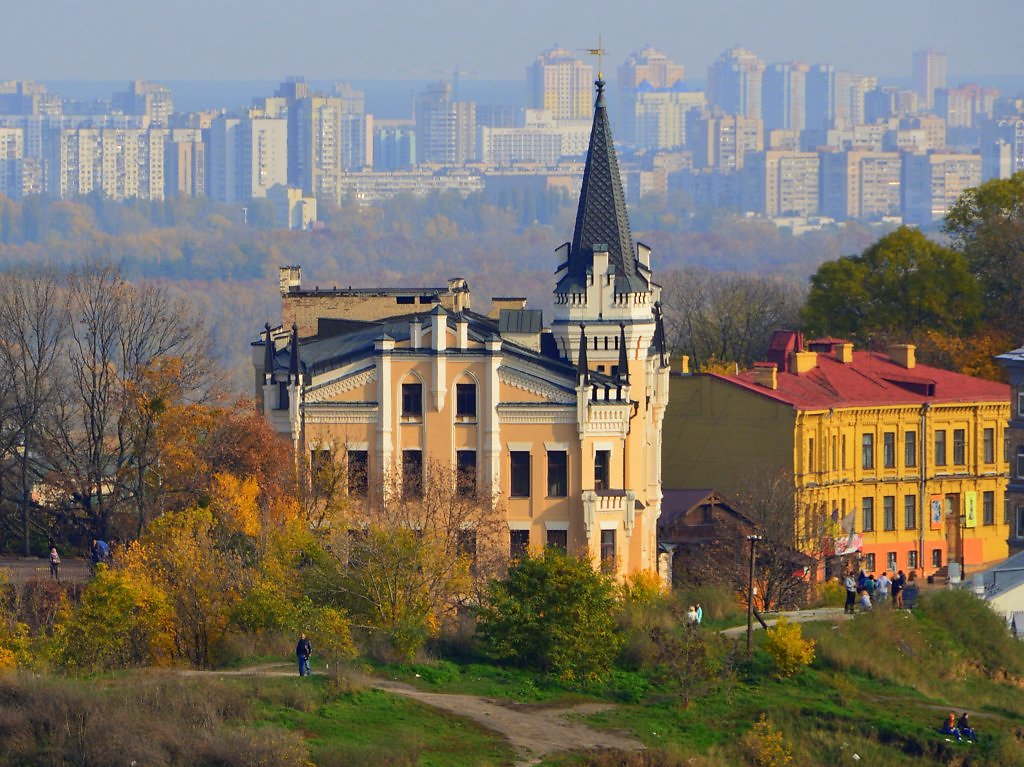 Фото подола. Замок Ричарда Львиное сердце в Киеве. Замок Ричарда - Львиное сердце. Подол Киев.