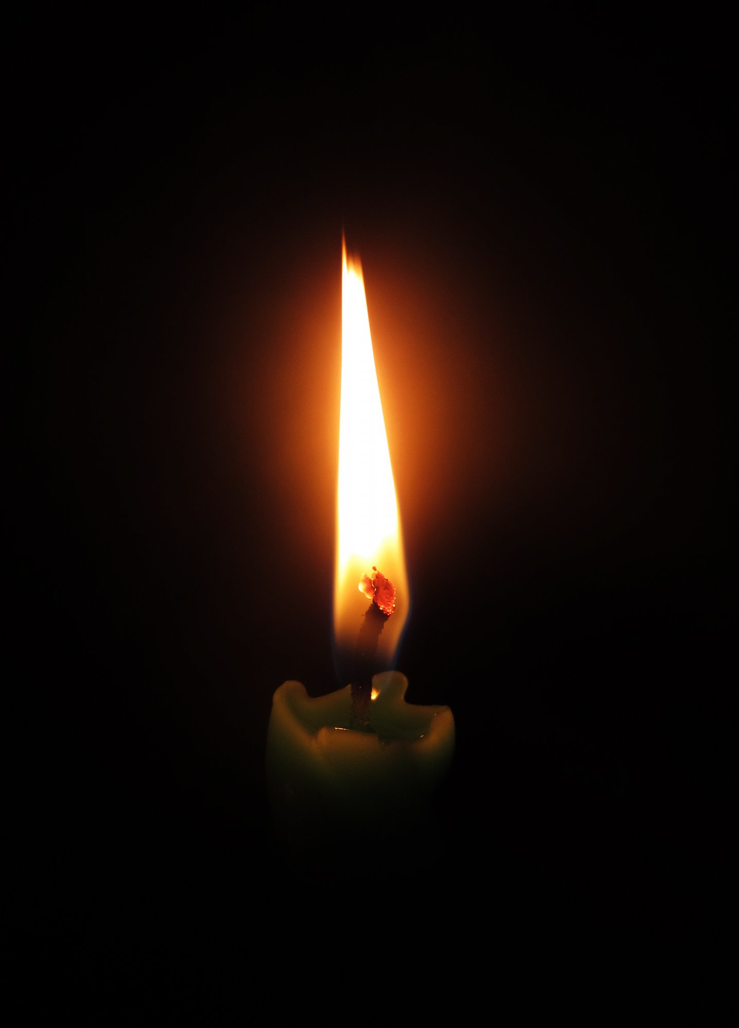 Фото траурной свечи и черной ленты