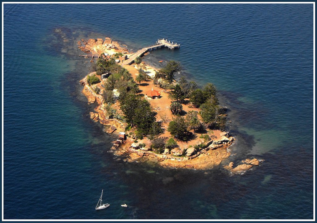 Shark island. Остров Шарк-Айленд. Акулий остров Сидней. Остров акулы Сидней. Синтелинский остров.