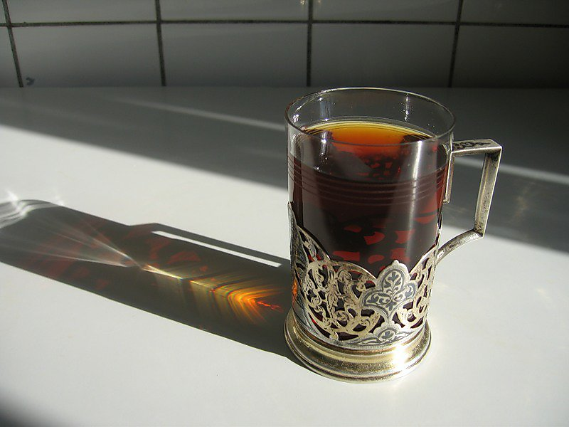 Фото чай в стакане с подстаканником