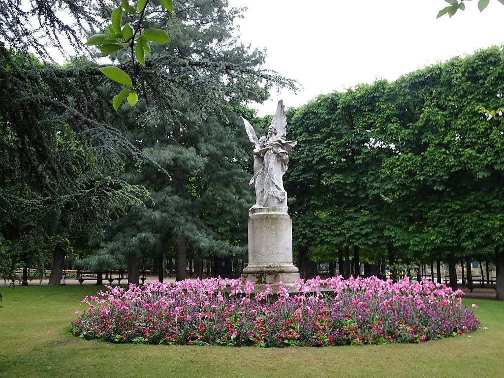 Статуя свободы в люксембургском саду в париже фото