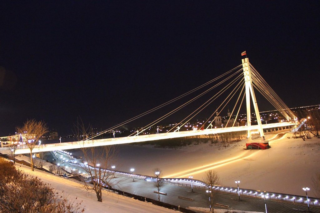 Мост влюбленных в тюмени ночью фото
